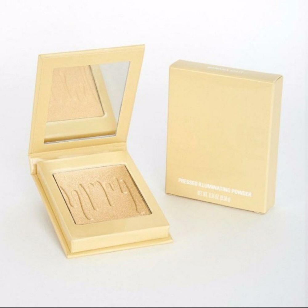 Kylie Jenner banana split highlighter